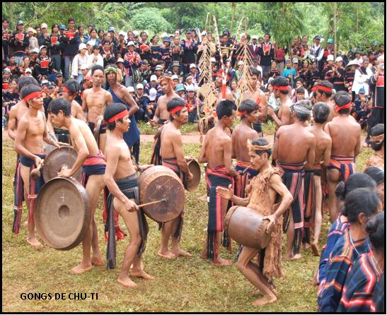 Lễ cúng tạ ơn cha mẹ của người Ba Na